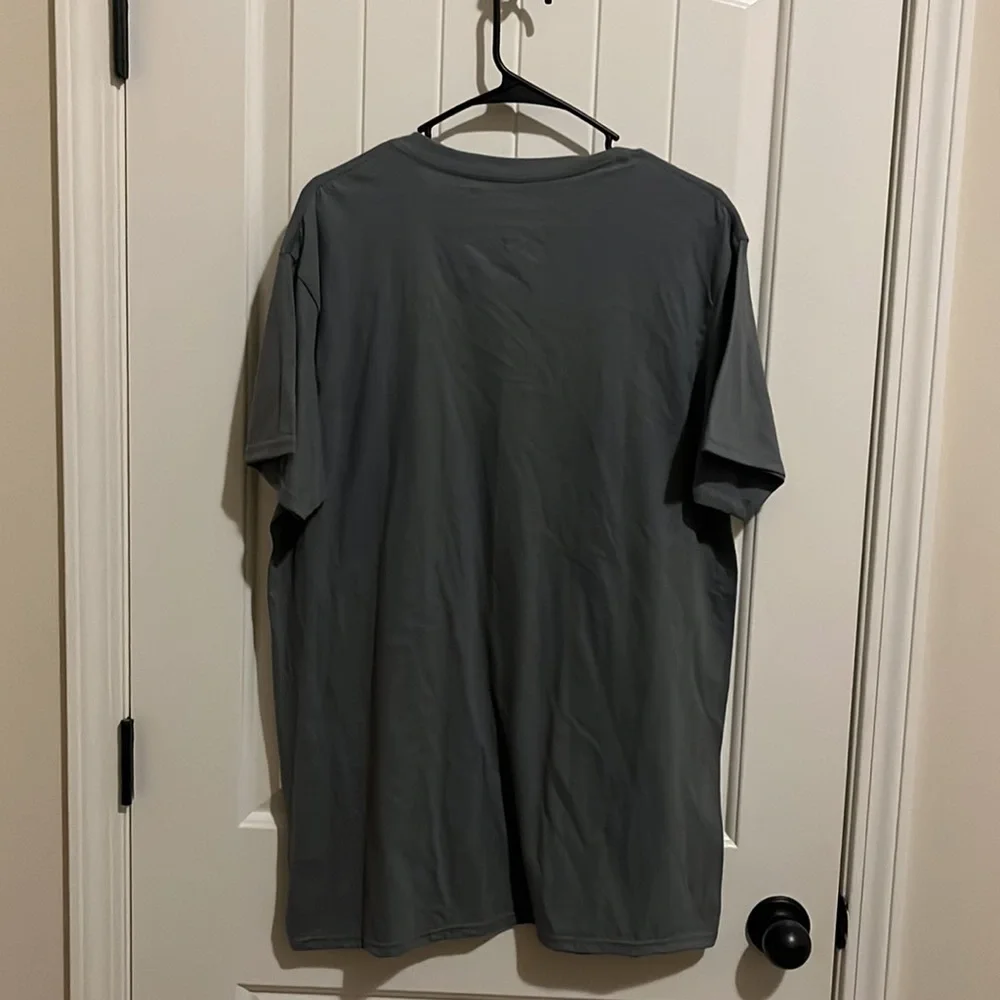 Three Grey large george t-shirt - Picture 2 of 5